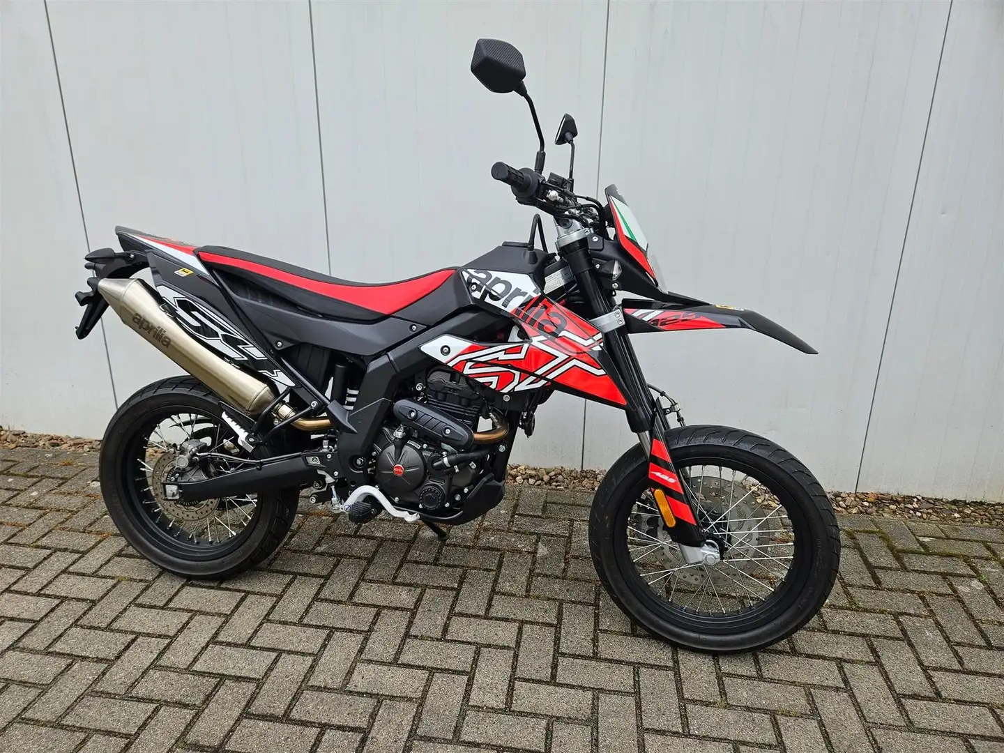 Aprilia SX 125 neuwertig Schwarz - 1