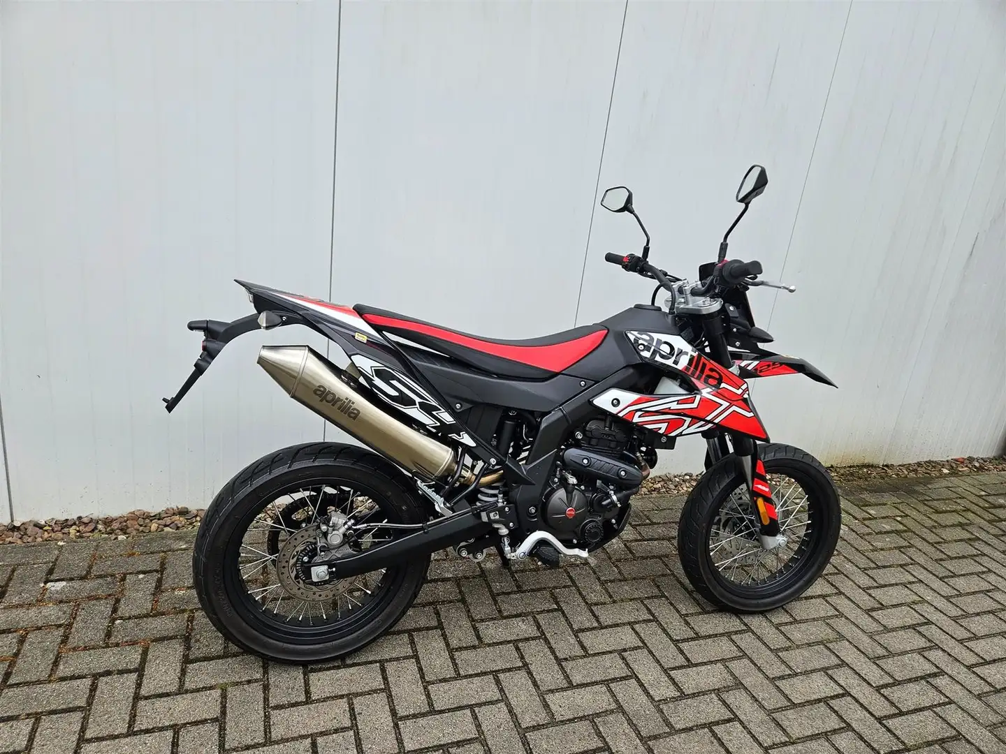Aprilia SX 125 neuwertig Schwarz - 2