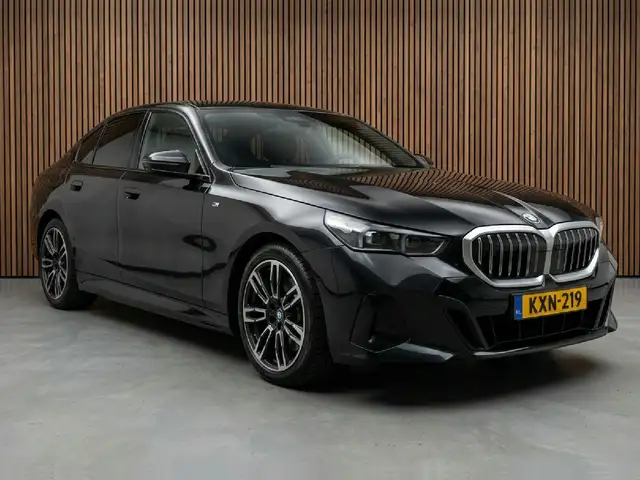 BMW 5 Series view 5