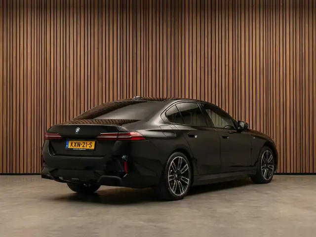 BMW 5 Series view 4