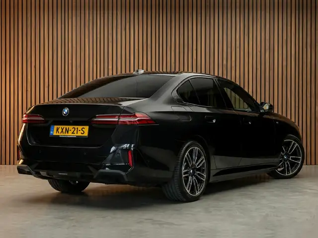BMW 5 Series view 7