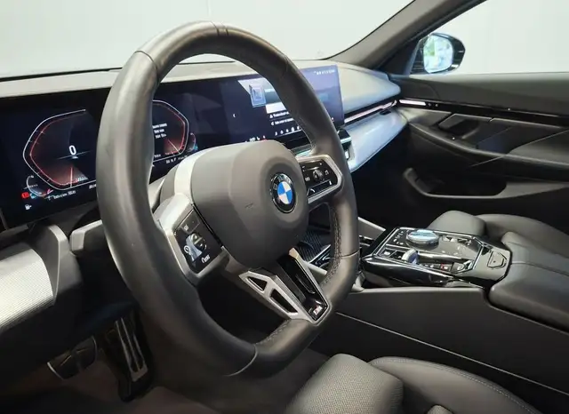 BMW 5 Series view 10