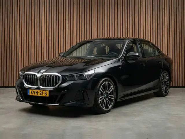 BMW 5 Series view 3