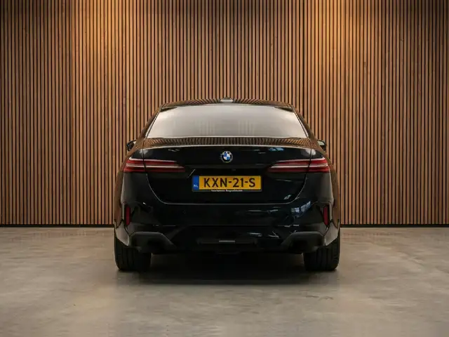 BMW 5 Series view 9