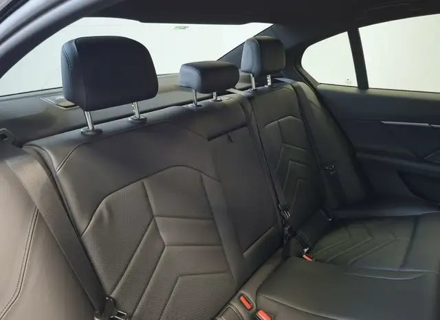 BMW 5 Series view 12