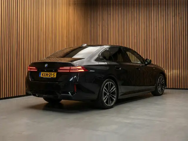 BMW 5 Series view 6