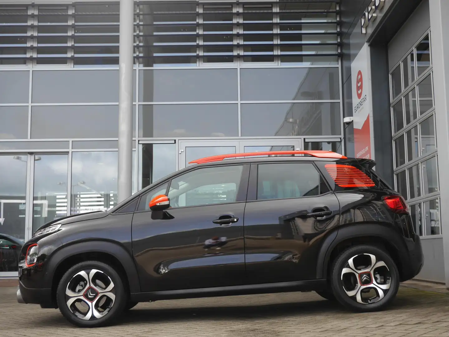 Citroen C3 Aircross 1.2 PureTech S&S Shine | Navigatie | Climate contr Schwarz - 2