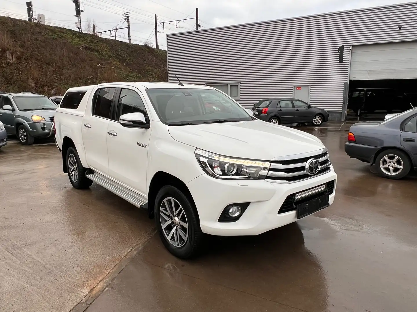 Toyota Hilux 2.4 D-4D 4WD Comfort export afrique Blanc - 2