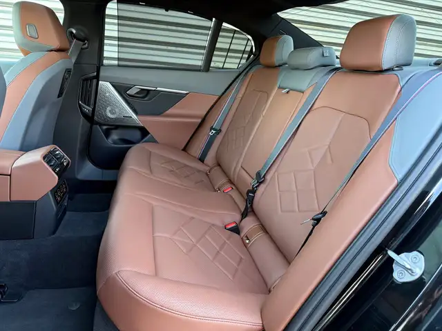 BMW 550 e xDrive M-Sportpaket Pro Ansicht 18