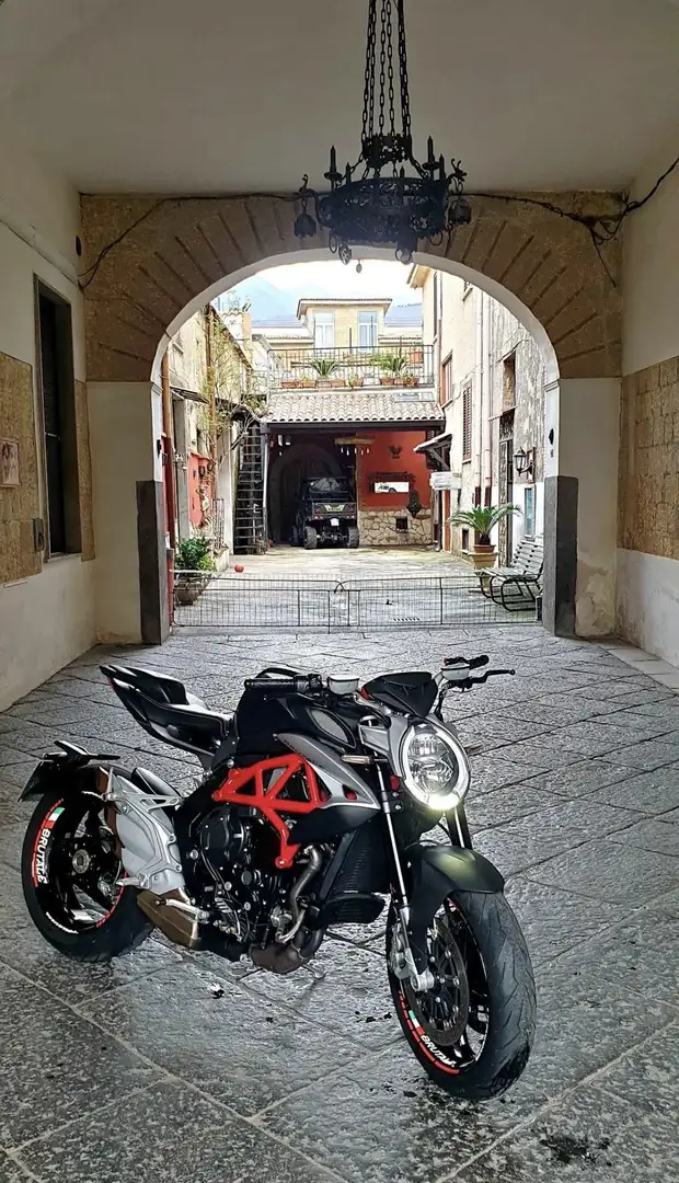 MV Agusta Brutale 800 - 1