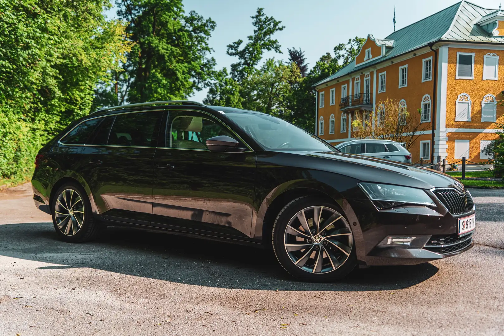 Skoda Superb Combi 2.0 TDI DSG L&K - 1