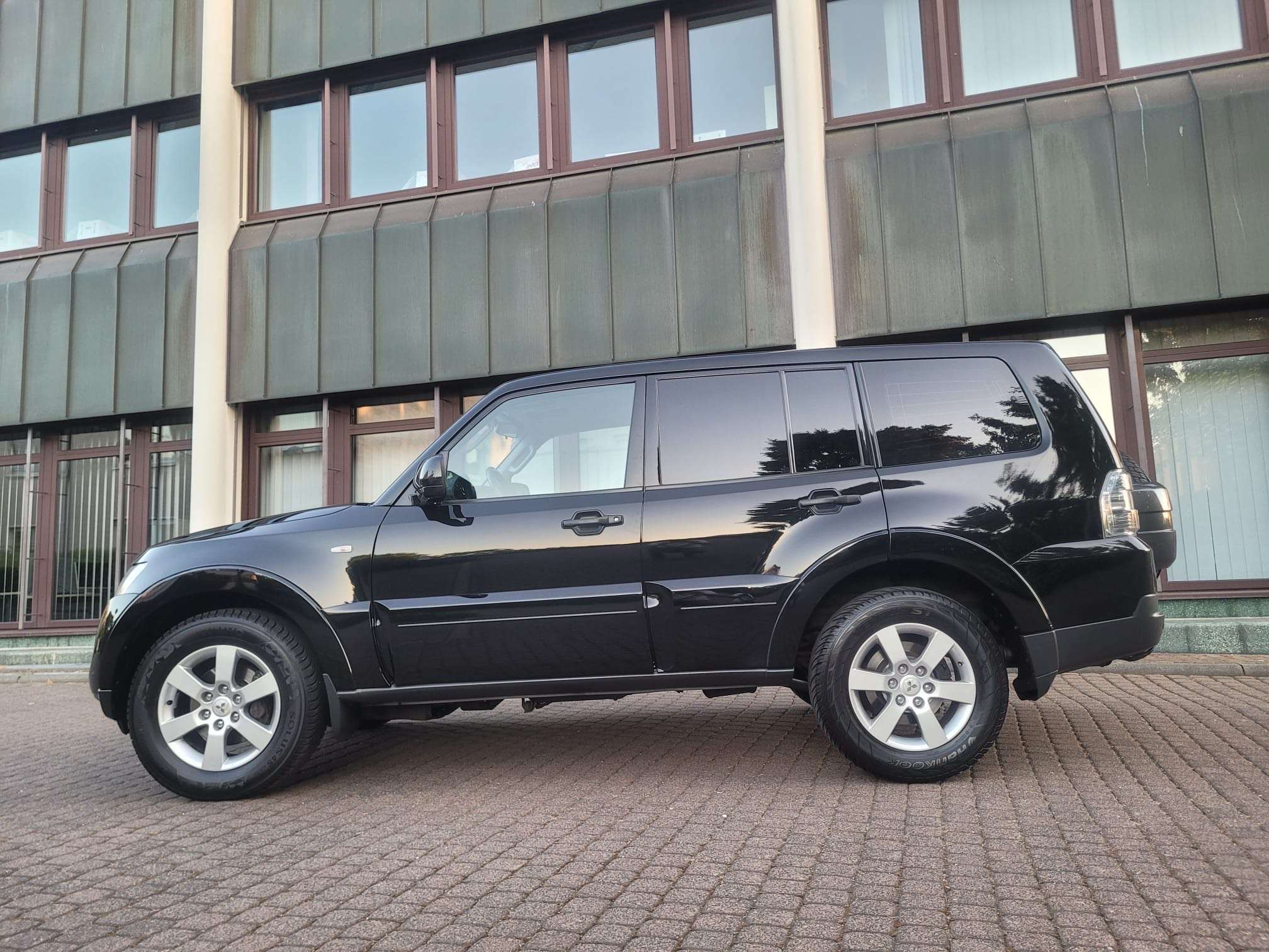 Second hand Mitsubishi Pajero 