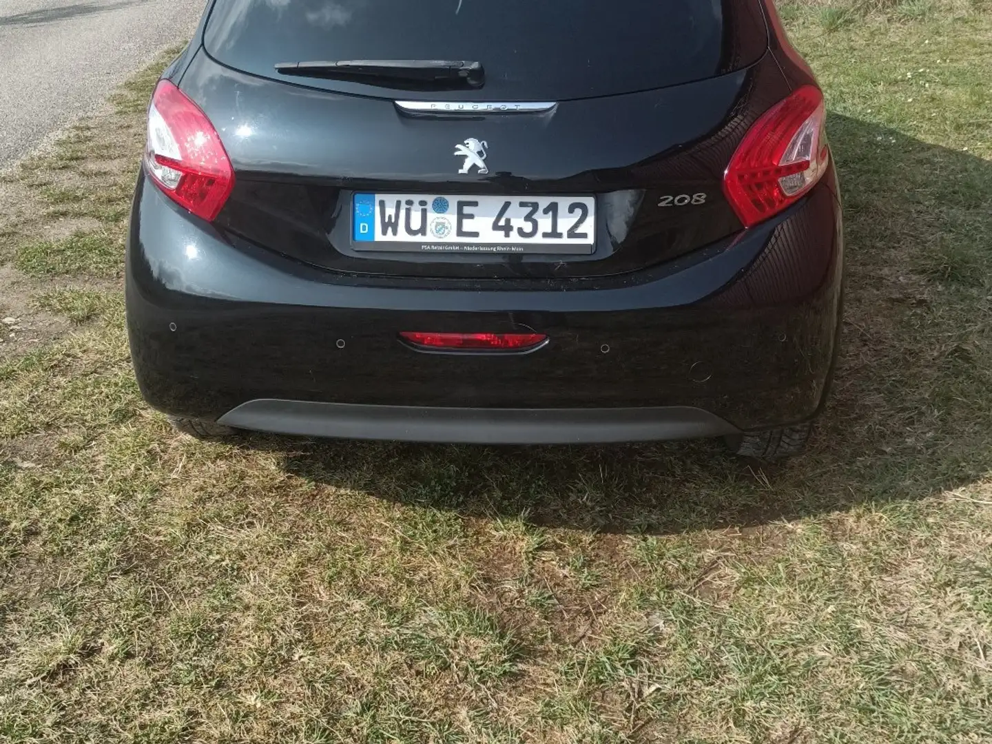 Peugeot 208 82 PureTech Style Schwarz - 2