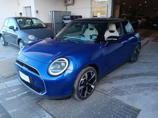 MINI Cooper Cooper E Favoured