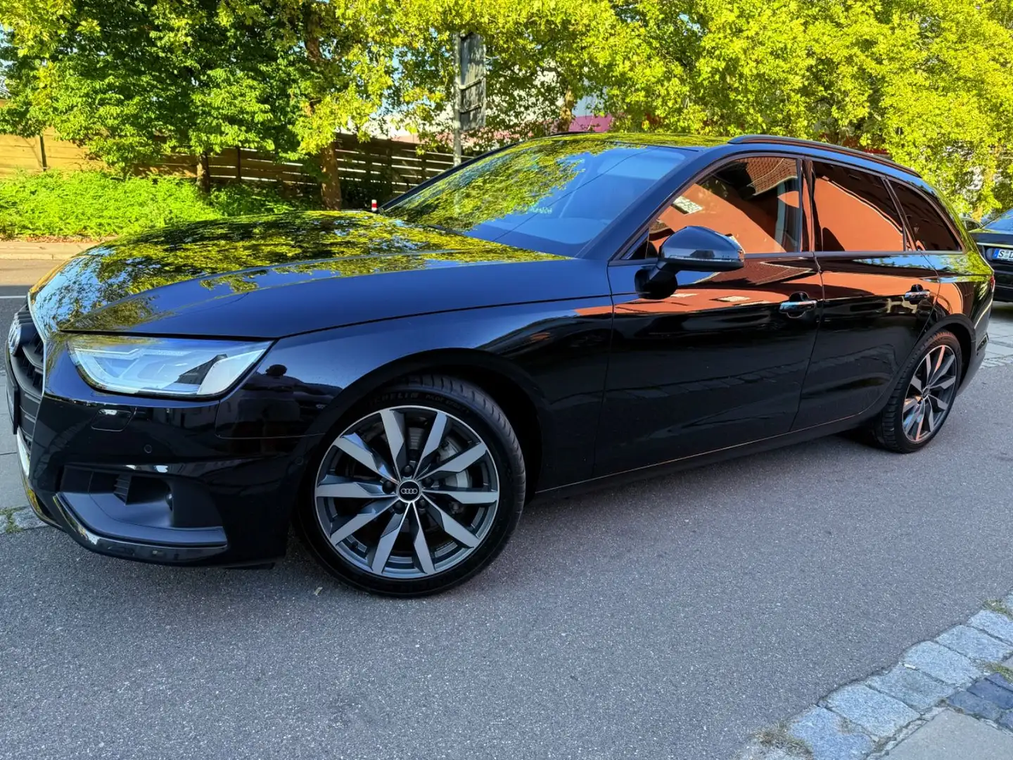 Audi A4 Avant 40 TDI SPORT/PANORMA/LEDER/MEMORY/360* Schwarz - 2