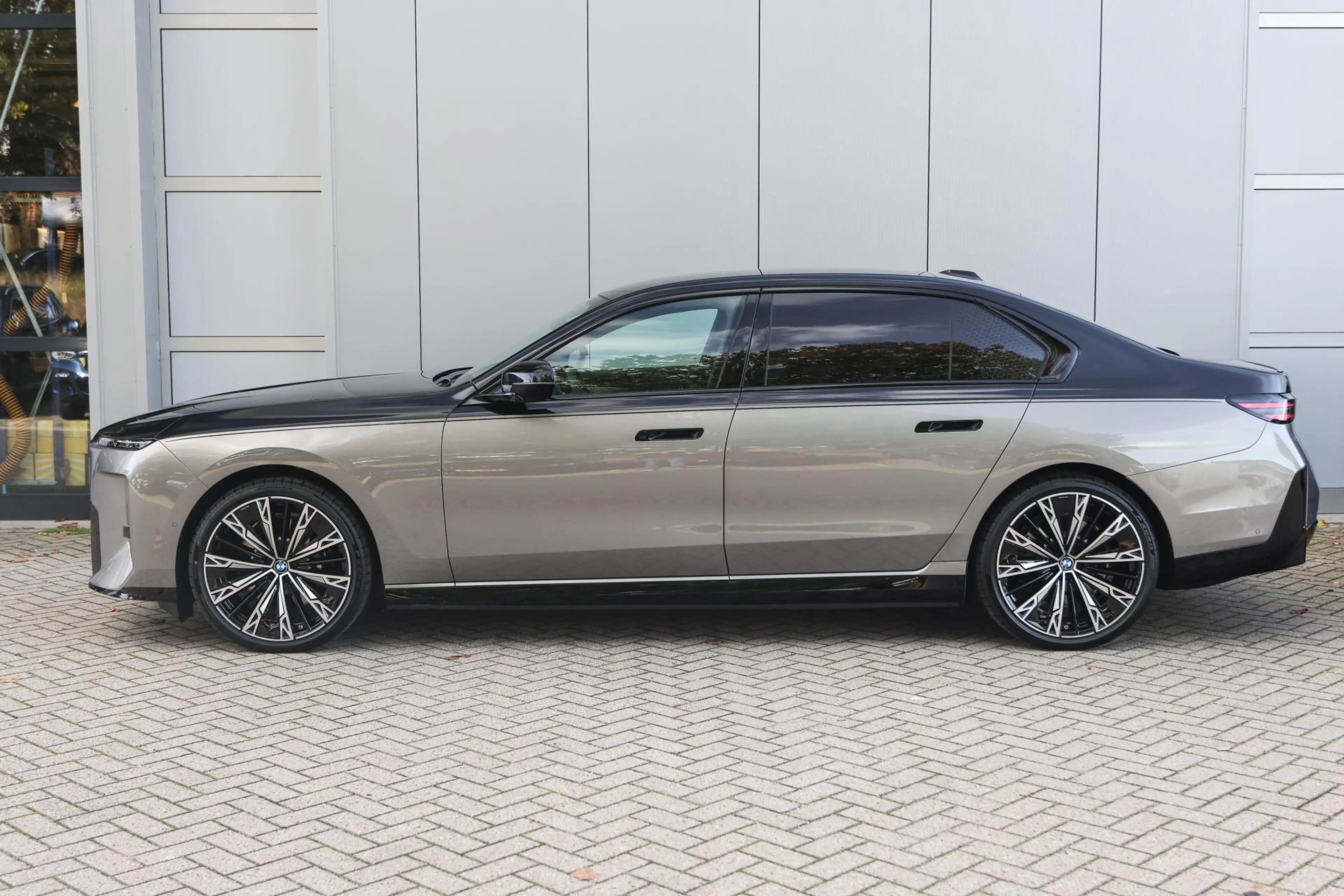 BMW i7 50 xDrive M Sport / Panoramadak Sky Lounge / Trekh — photo 8