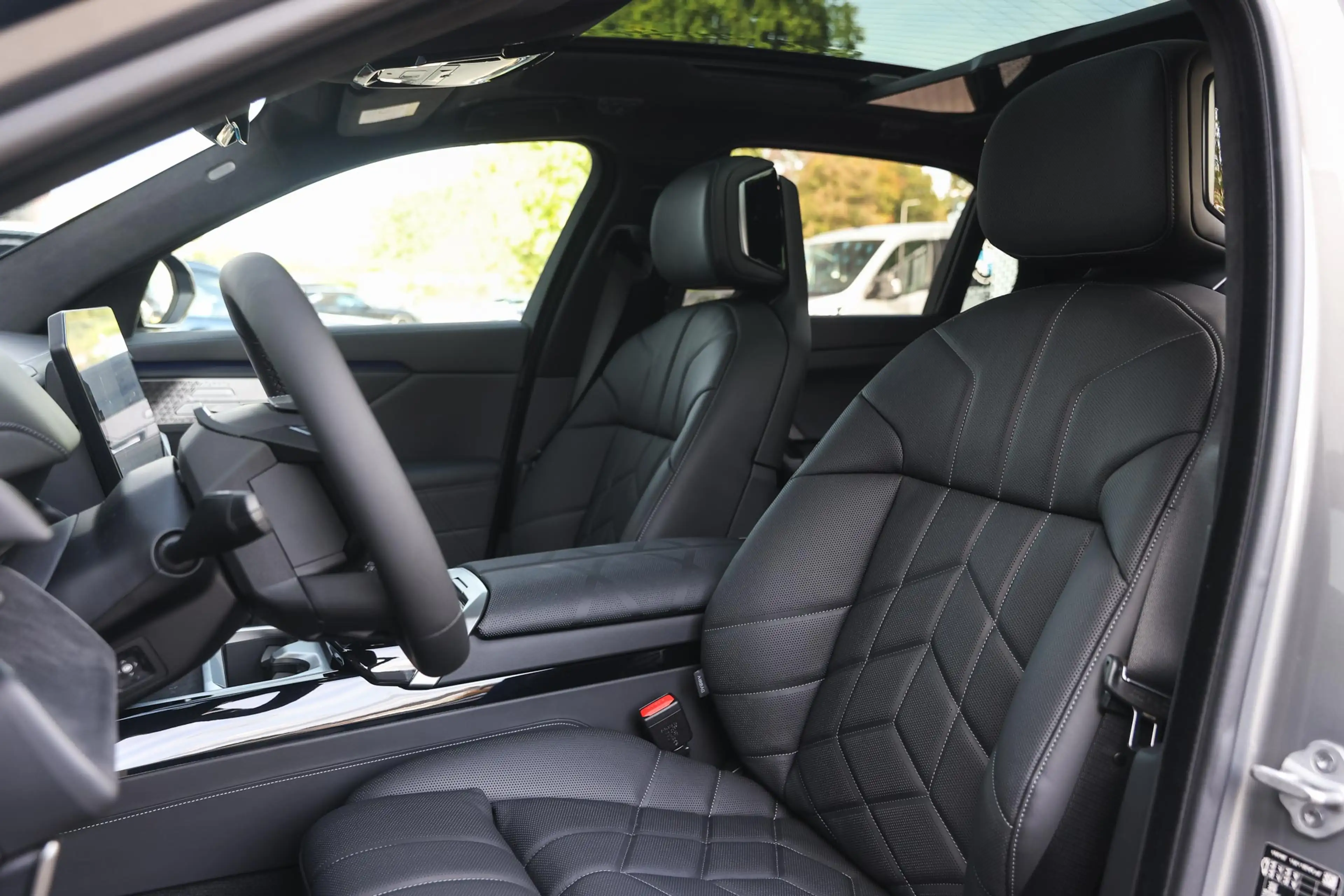 BMW i7 50 xDrive M Sport / Panoramadak Sky Lounge / Trekh — photo 14