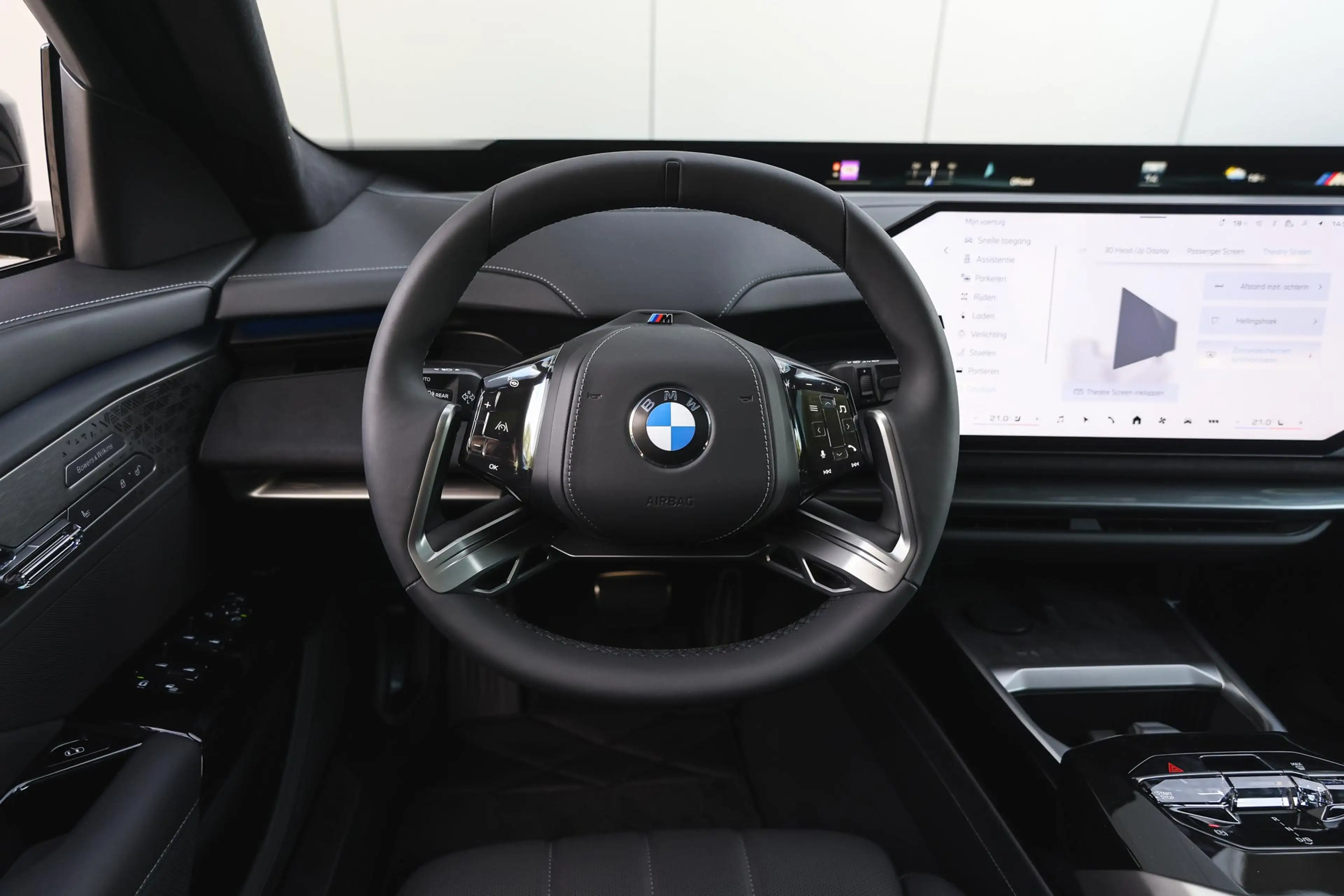 BMW i7 50 xDrive M Sport / Panoramadak Sky Lounge / Trekh — photo 3