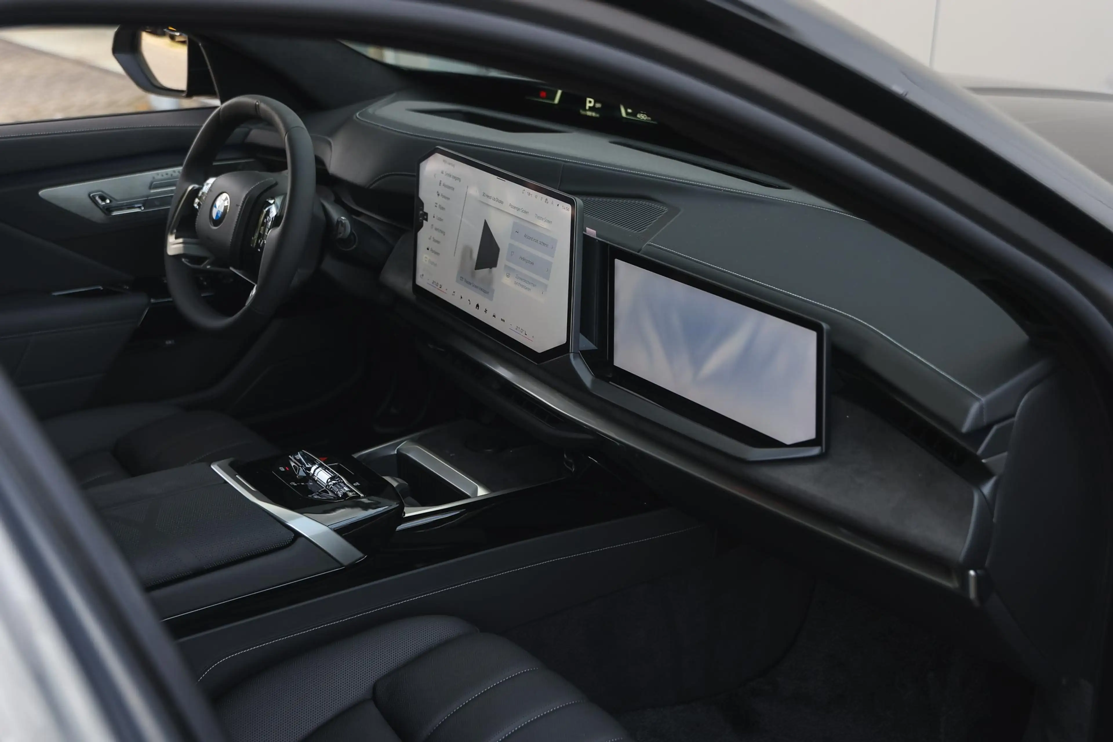 BMW i7 50 xDrive M Sport / Panoramadak Sky Lounge / Trekh — photo 11