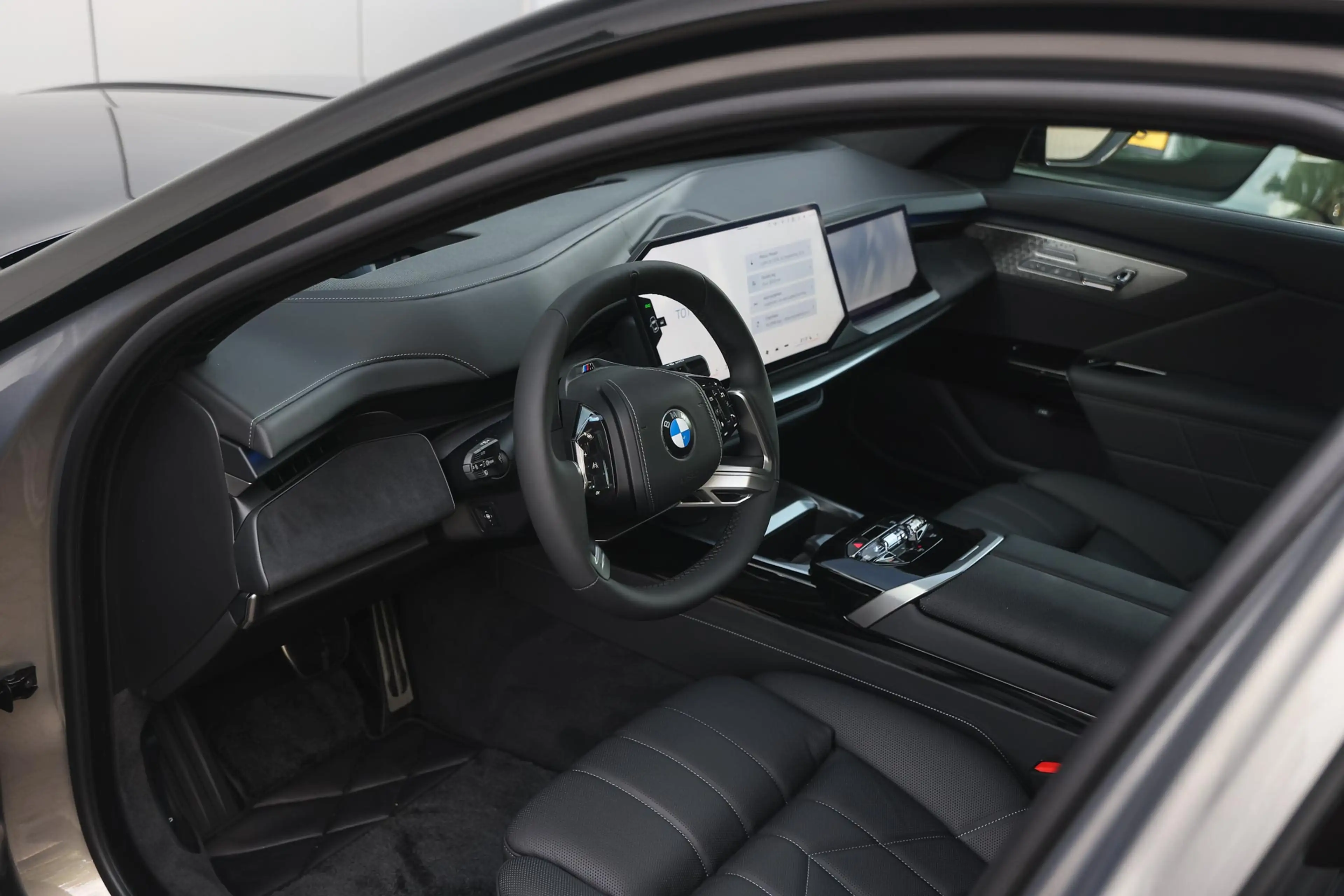 BMW i7 50 xDrive M Sport / Panoramadak Sky Lounge / Trekh — photo 10