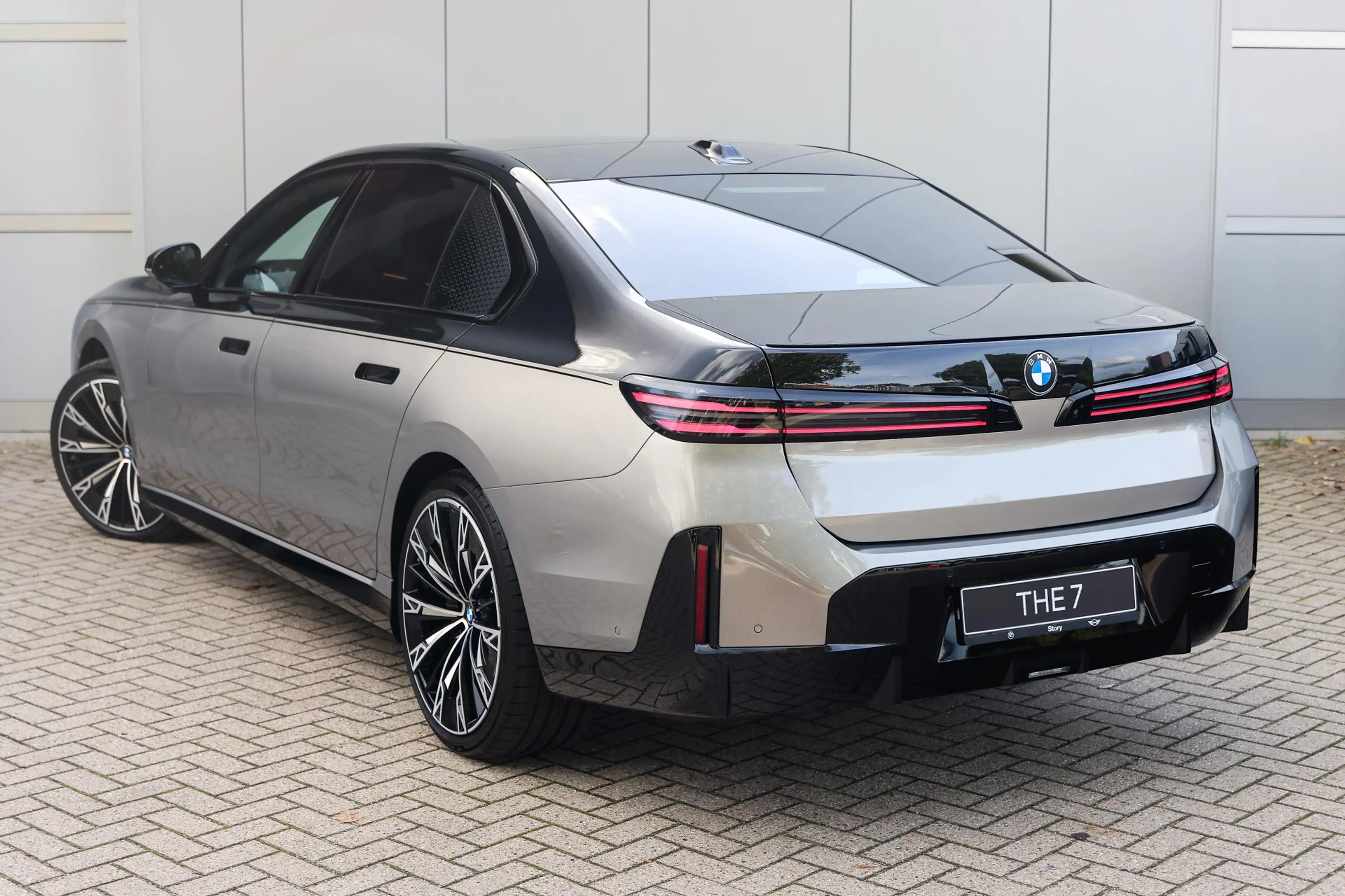 BMW i7 50 xDrive M Sport / Panoramadak Sky Lounge / Trekh — photo 2