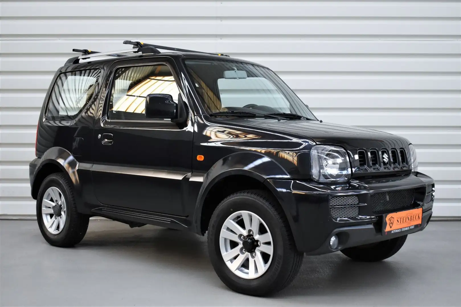 Suzuki Jimny Club Allrad+Klima+Leder+SHZ Schwarz - 1
