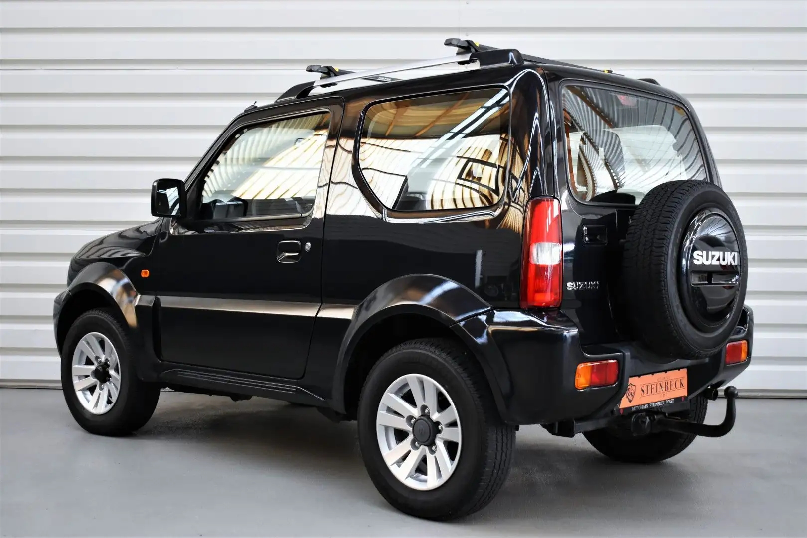 Suzuki Jimny Club Allrad+Klima+Leder+SHZ Schwarz - 2