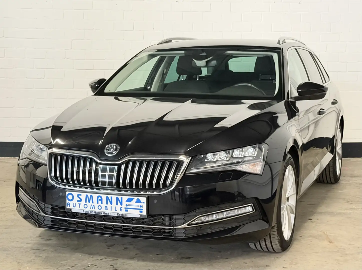 Skoda Superb Combi 2.0 TDI 4x4 DSG Style |Standheizung Schwarz - 2