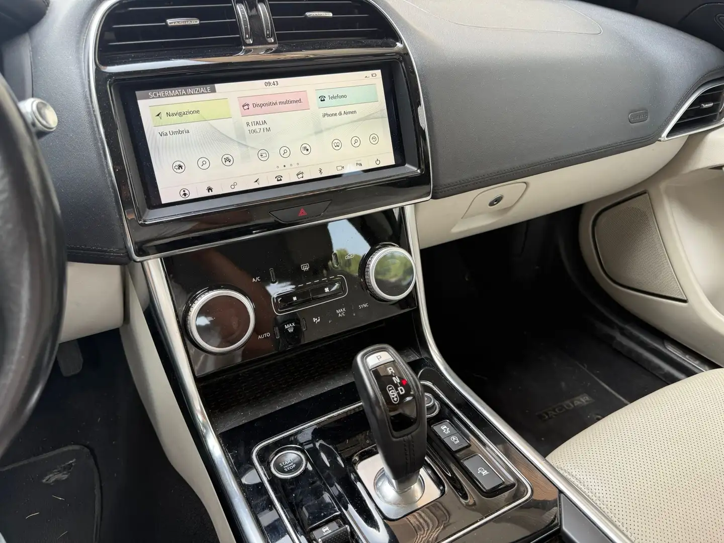 Jaguar XE 2.0d i4 R-Dynamic SE 180cv auto - 2