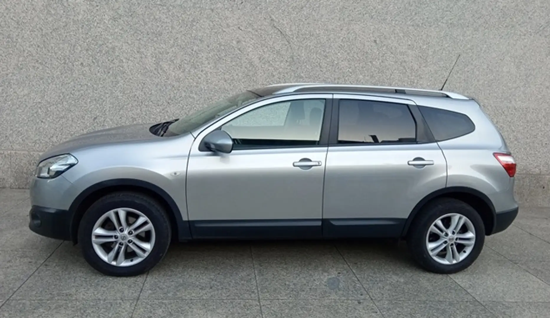 Nissan Qashqai Q+2 1.5dCi Tekna Sport 4x2 17´´ Plateado - 2