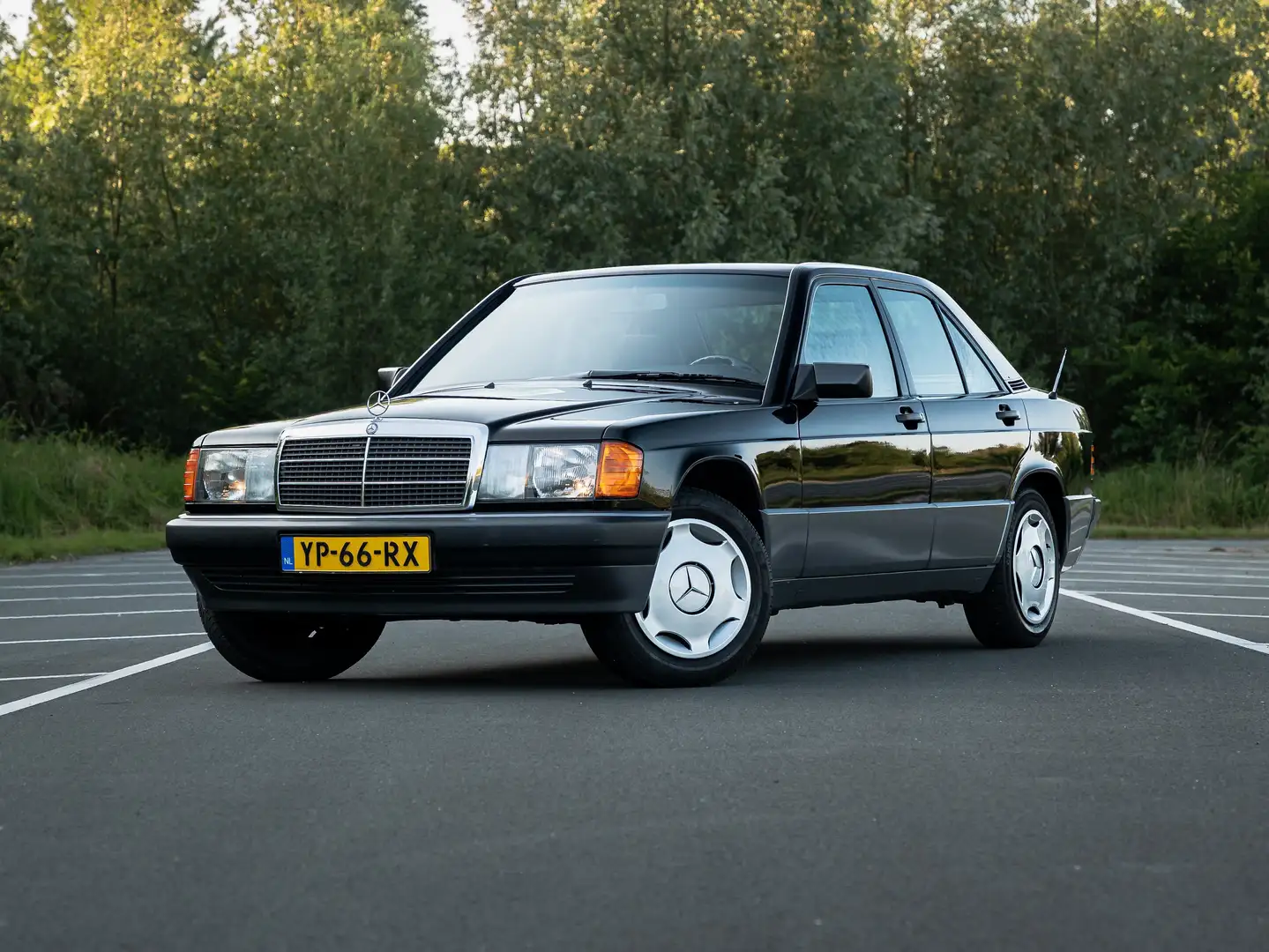 Mercedes-Benz 190 190e 1.8 | 66000km NAP | Origineel NL | NIEUWSTAAT Zwart - 1
