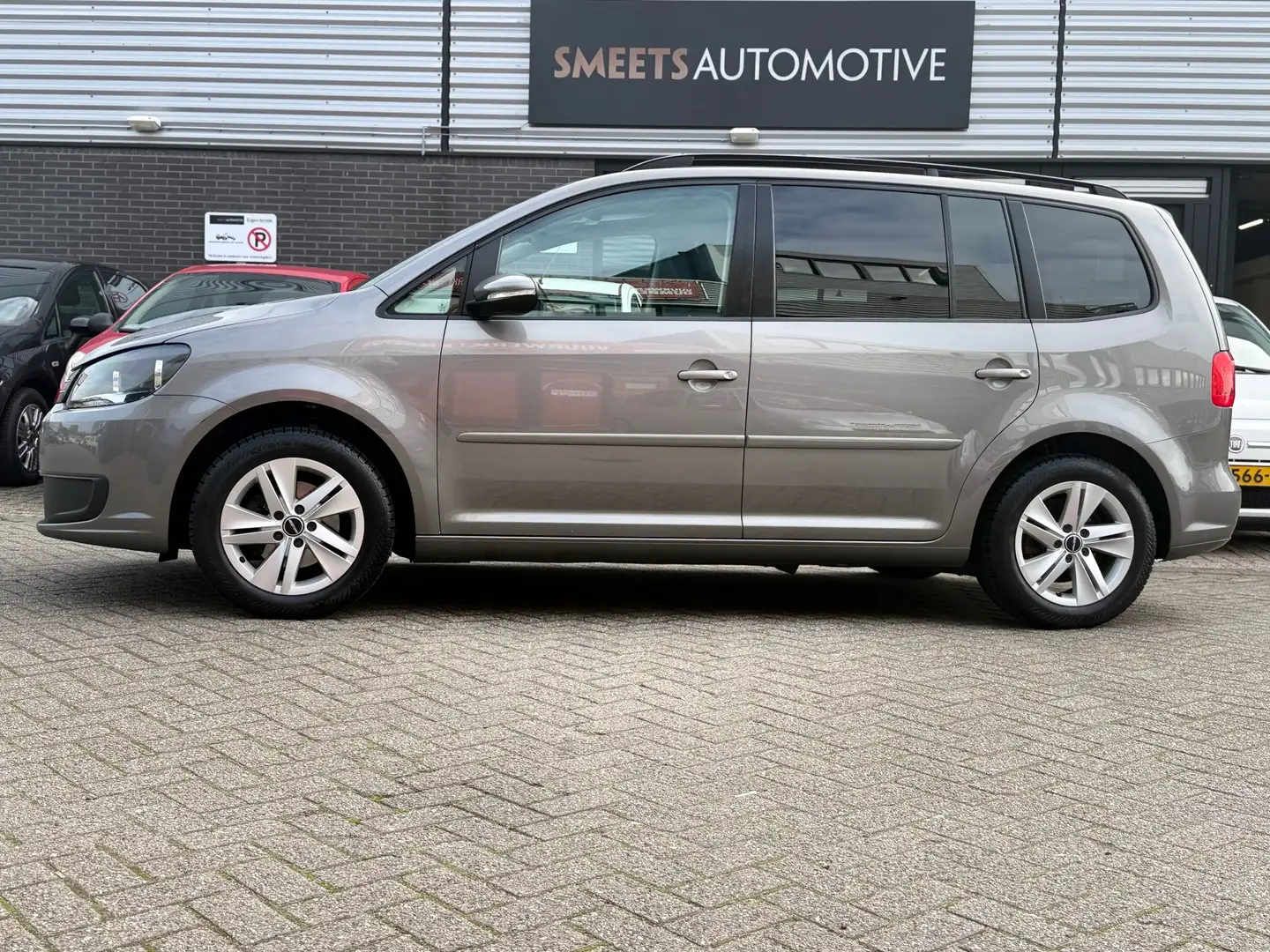 Volkswagen Touran 1.2 TSI Comfortline BlueMotion,Met Apk afgeleverd Grijs - 1