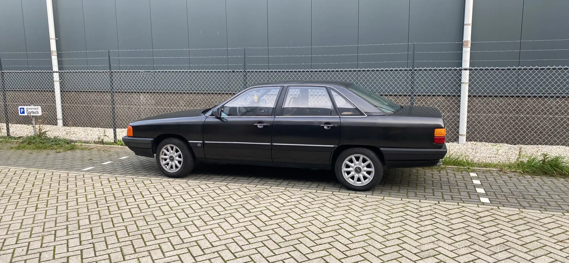 Audi 100 CC Schwarz - 1