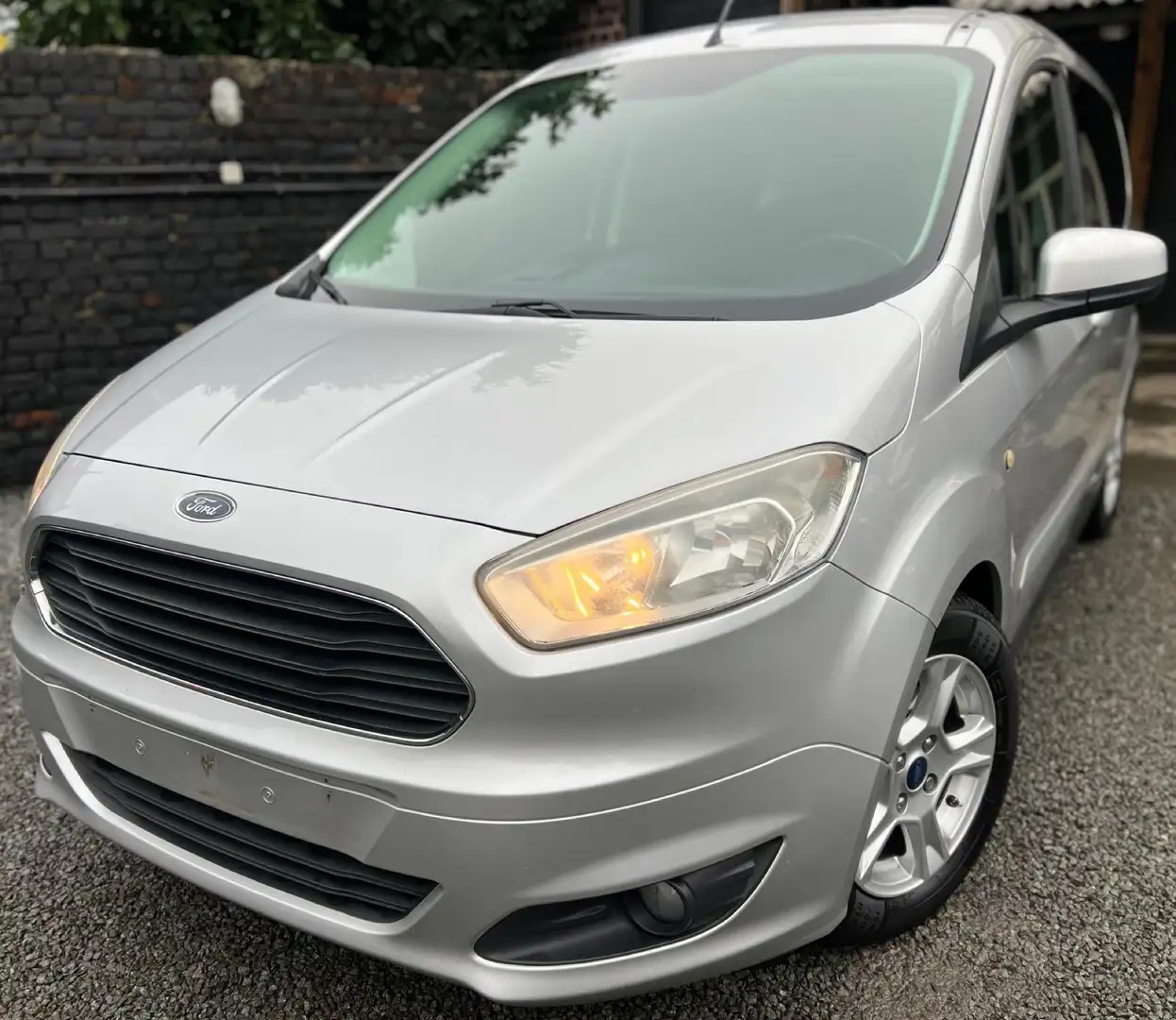 Ford Tourneo Courier 1.0 EcoBoost Trend + CLIM + EURO 5b + 5 PLACES Gris - 1