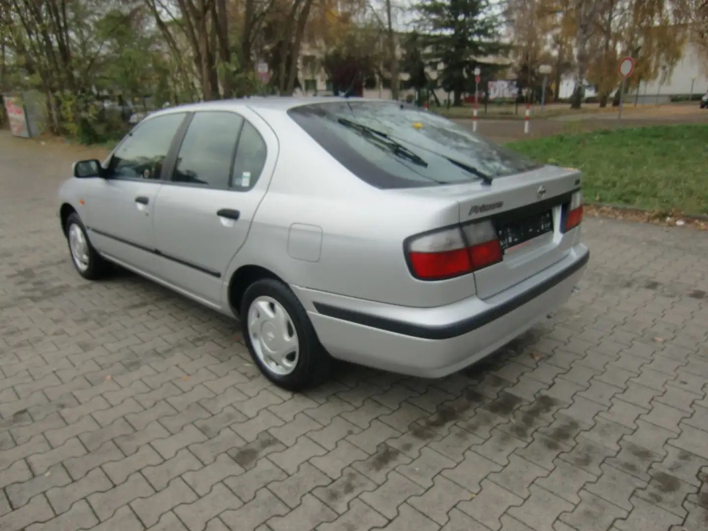 Nissan Primera Primera 1.6 SLX, 1. Hand, NUR 62 tkm,TÜV 11/27 Silber - 2