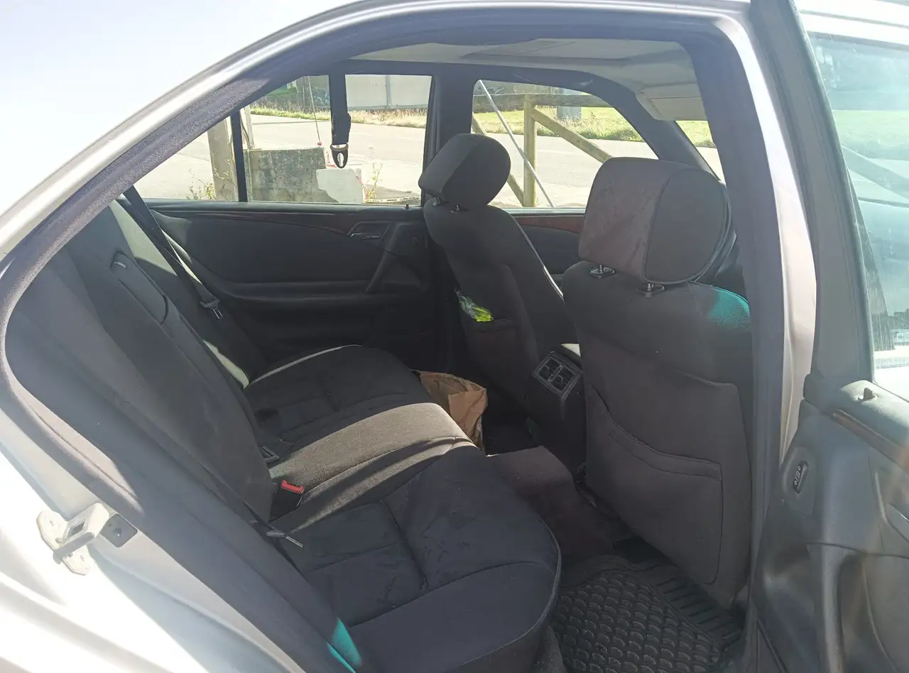Mercedes-Benz E 300 TD Elegance in Spanien, foto 6