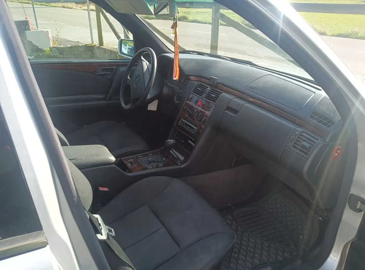 Mercedes-Benz E 300 TD Elegance in Spanien, foto 5