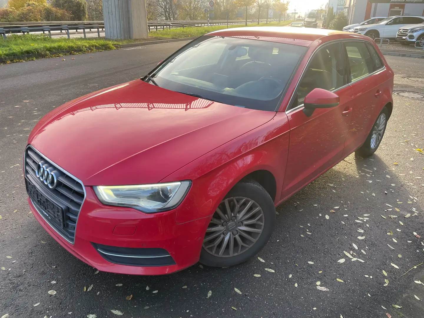 Audi A3 1.4 TFSI Sportback ambiente *NAVI*PDC*XENON Rouge - 1