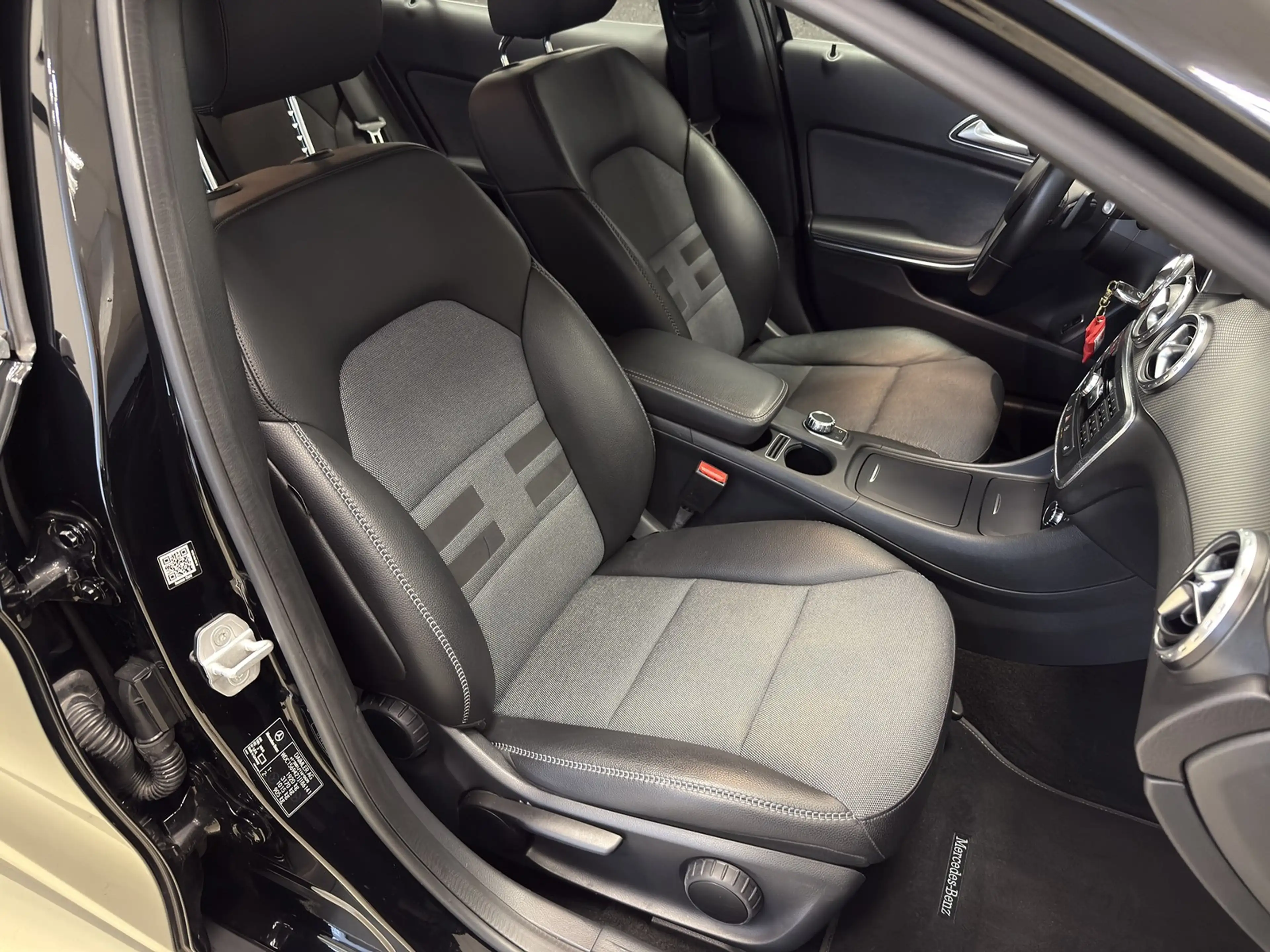 Mercedes-Benz GLA 180 DCT Style Navi Kamera — photo 9