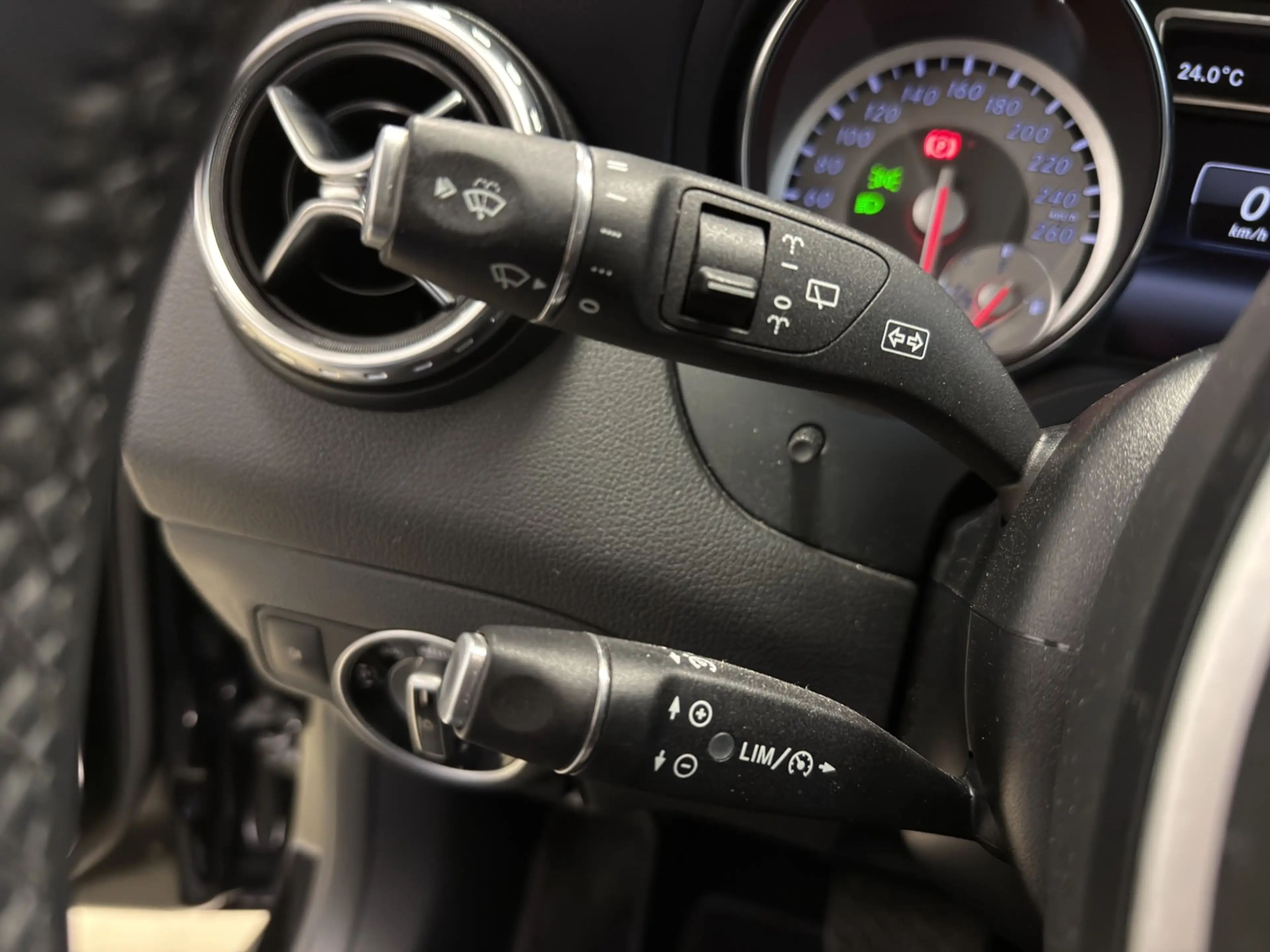 Mercedes-Benz GLA 180 DCT Style Navi Kamera — photo 14