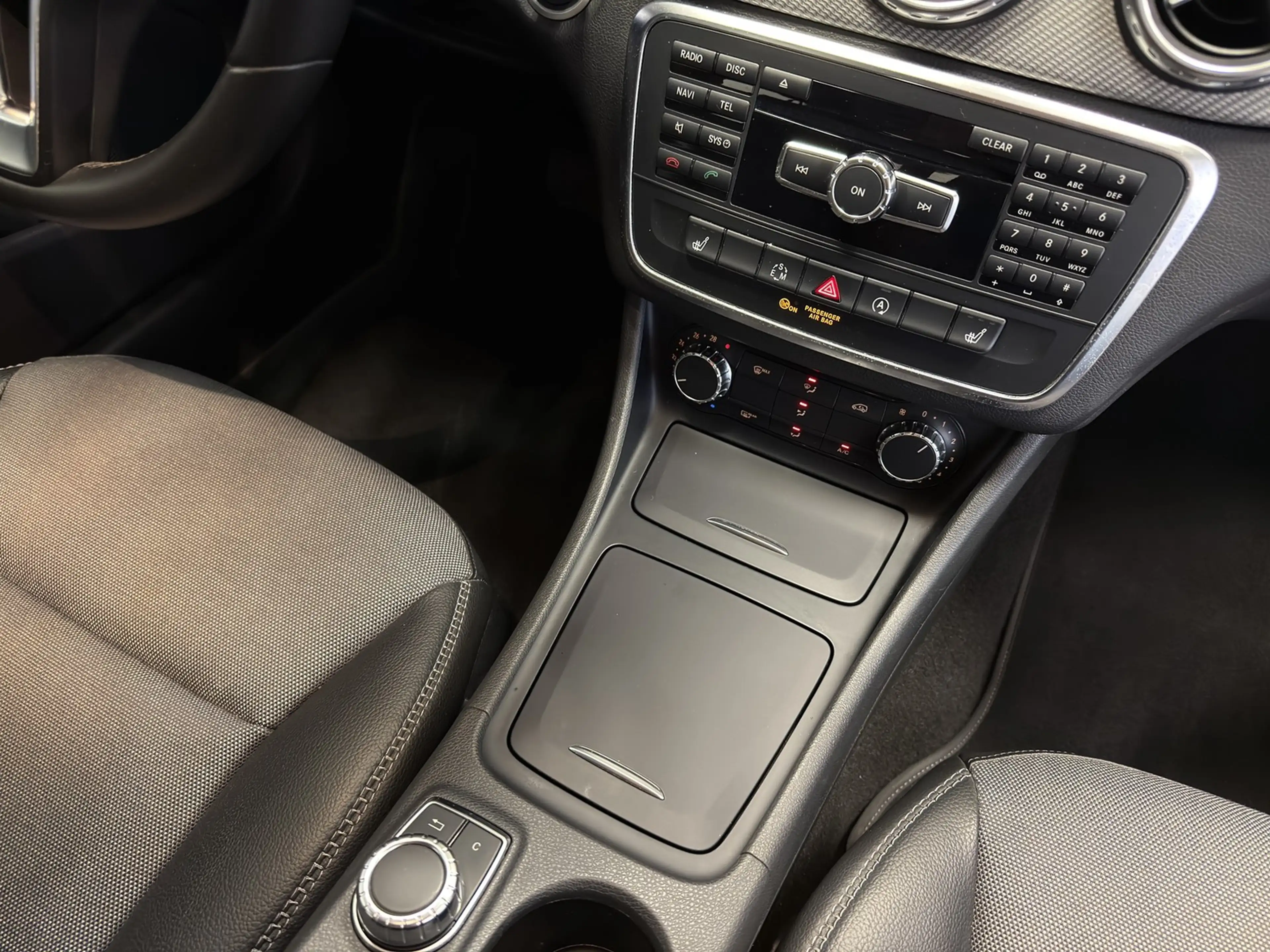 Mercedes-Benz GLA 180 DCT Style Navi Kamera — photo 11
