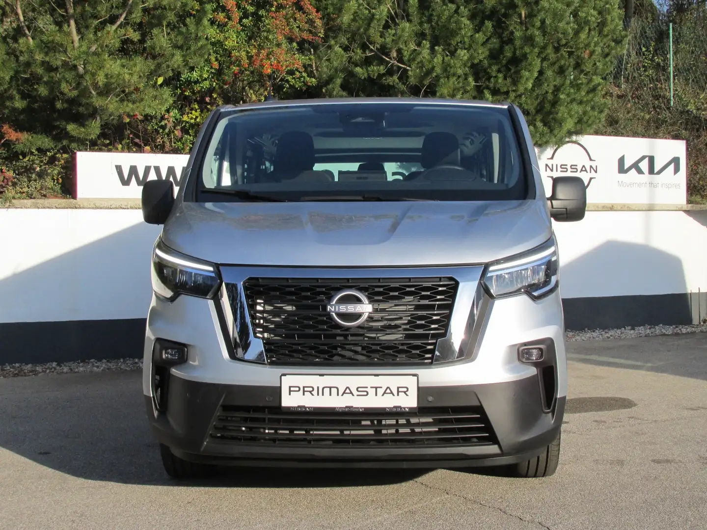 Nissan Primastar Kombi L2H1 dCi 150 8stz Tekna Stříbrná - 2