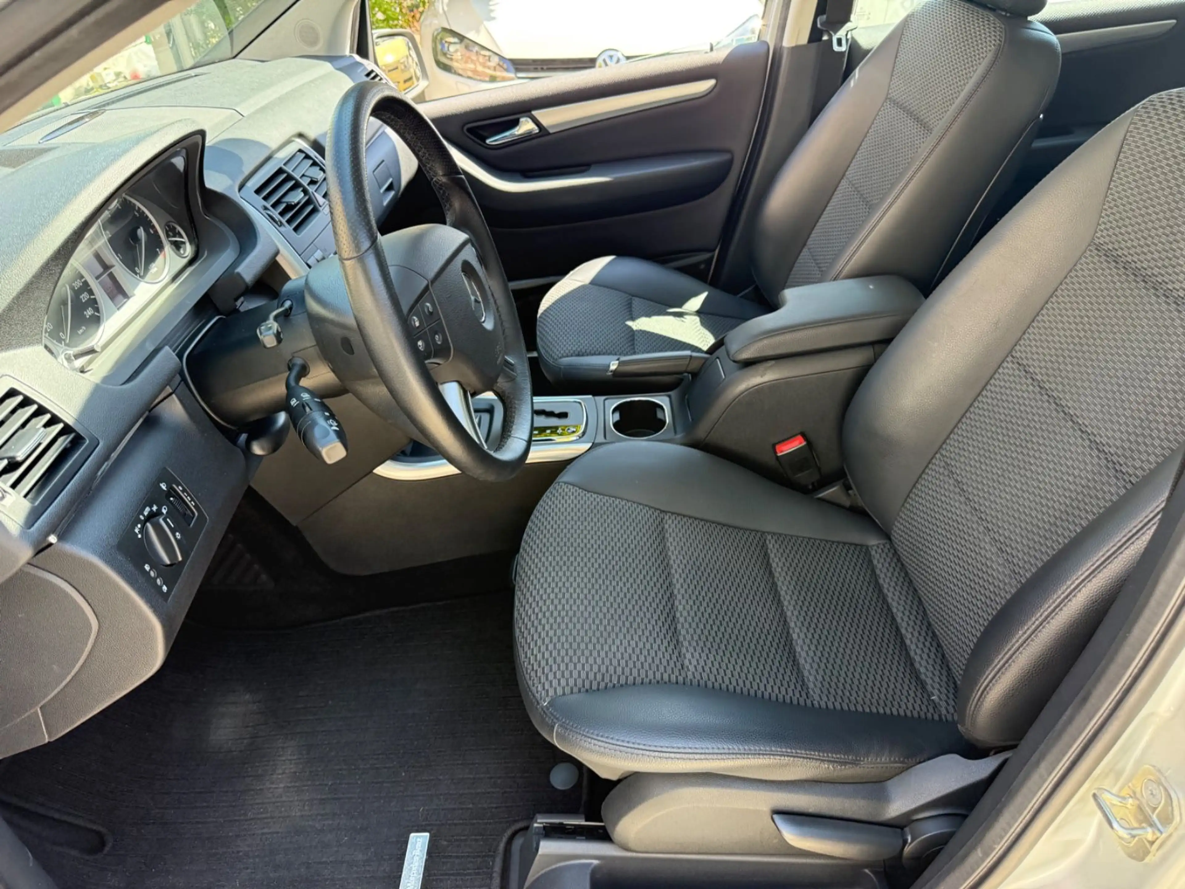 Mercedes-Benz B 200 SPORT 2.Hd.AUTOM./AHK/PARKASSISTENT — photo 14