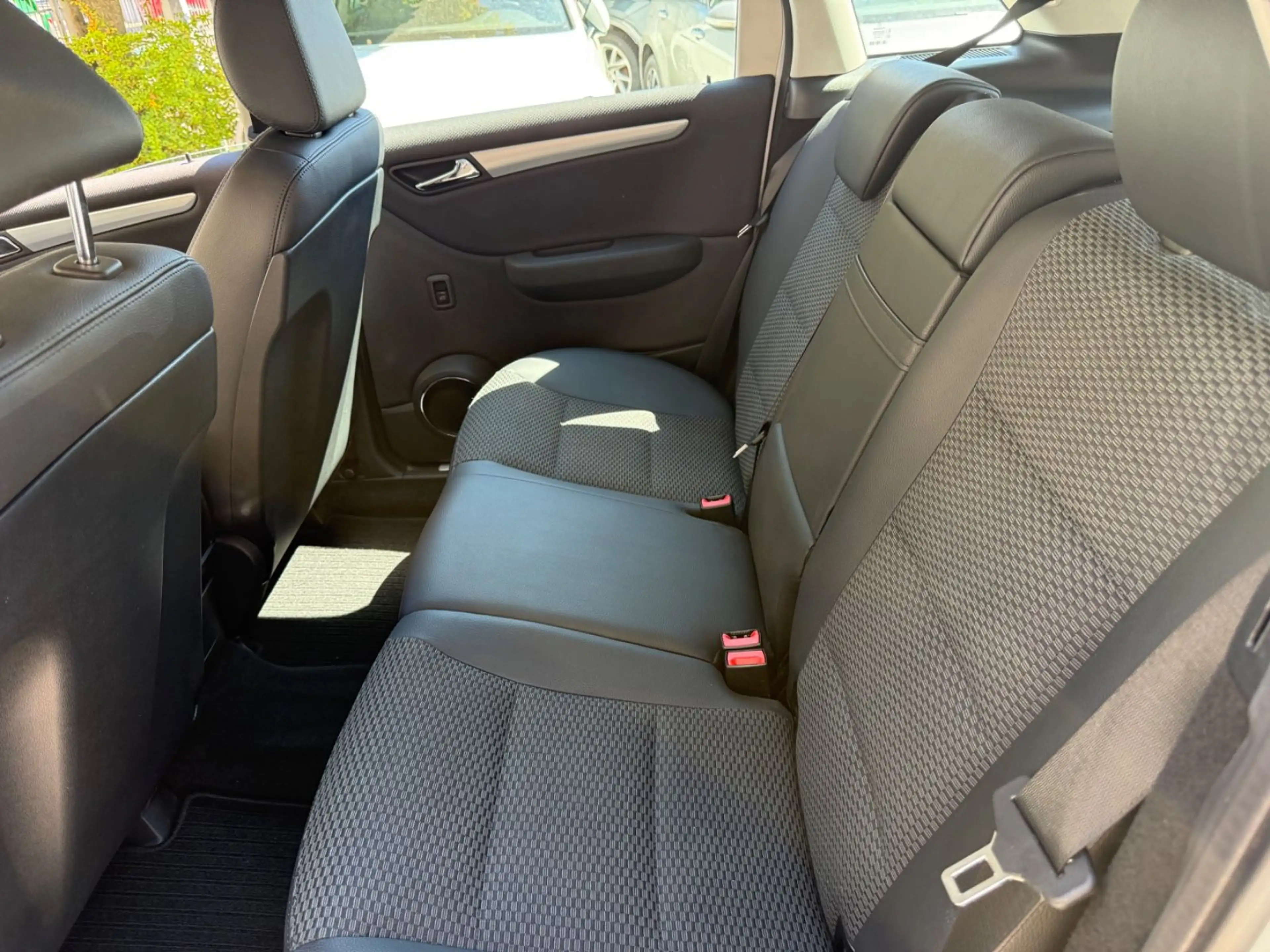Mercedes-Benz B 200 SPORT 2.Hd.AUTOM./AHK/PARKASSISTENT — photo 11
