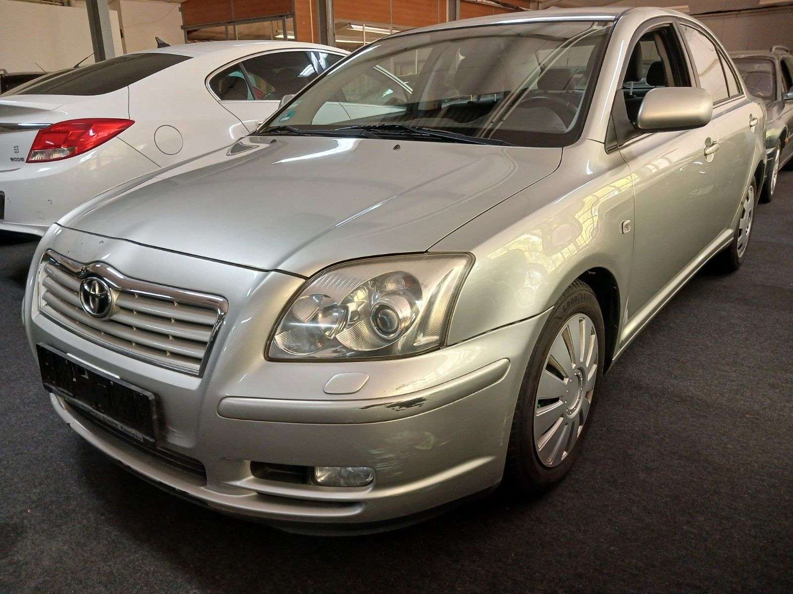Second hand Toyota Avensis 2.4