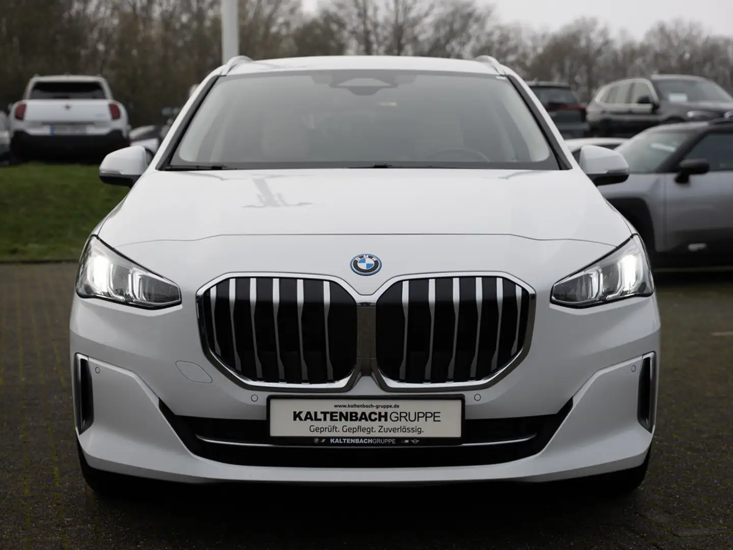 BMW 225 e Active Tourer xDrive Luxury Line AHK LED Weiß - 2