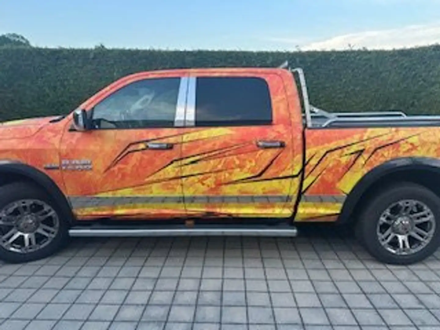 Dodge RAM 1500 CREW CAB PICK UP 4X4 Grau - 2