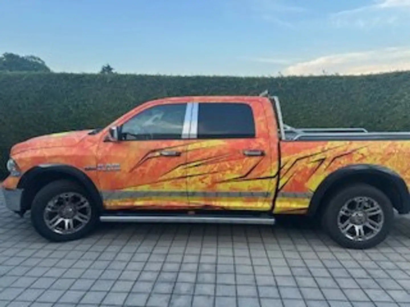 Dodge RAM 1500 CREW CAB PICK UP 4X4 Grau - 1