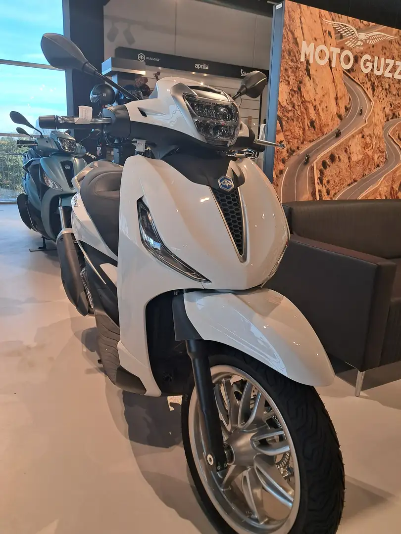 Piaggio Beverly 300 + bauletto incluso Bianco - 2