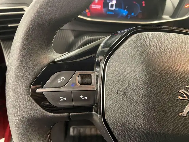 Peugeot 208 view 13